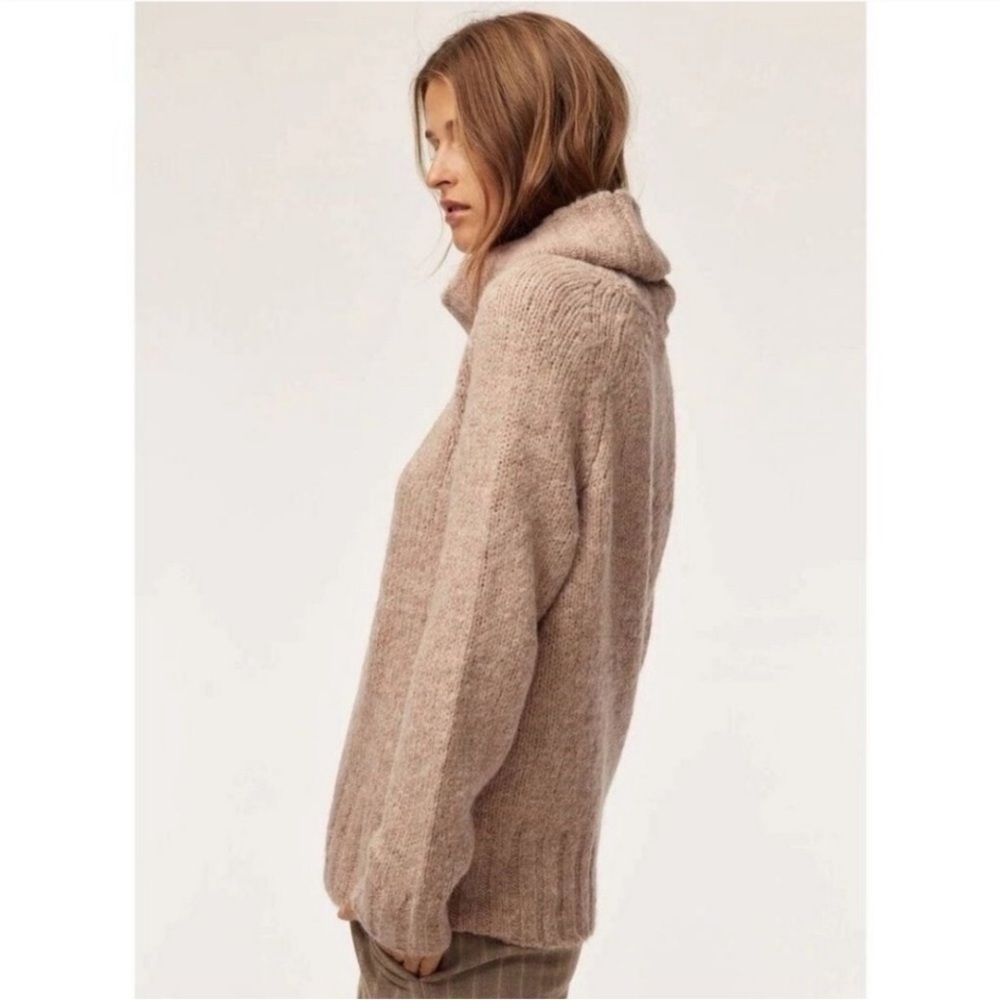 Aritzia Alpaca Blend Plutarch Turtleneck Sweater Size M Taupe Cozy Oversized - Picture 5 of 16